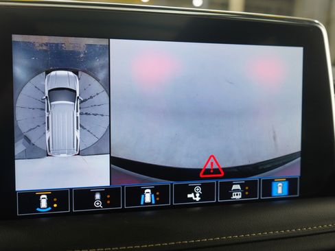 Used 2021 GMC Yukon XL SLT w/ SLT Premium Package image 32