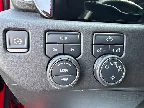 Used 2022 Chevrolet Silverado 1500 LT AWD/4WD image 24
