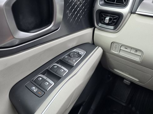 Used 2021 Kia Sorento S w/ Panoramic Sunroof Package FWD image 22