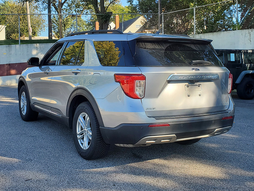 Used 2021 Ford Explorer XLT w/ Equipment Group 202A AWD/4WD image 4