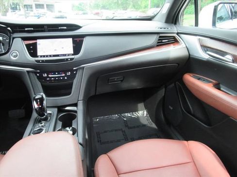 Used 2023 Cadillac XT5 Premium Luxury w/ Technology Package FWD image 13