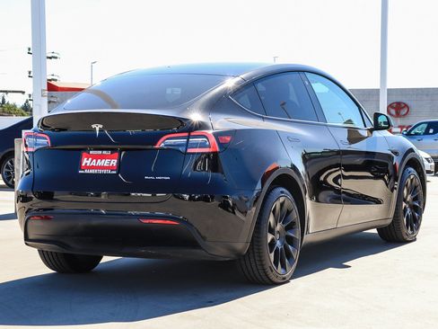 Used 2022 Tesla Model Y Long Range AWD/4WD image 2