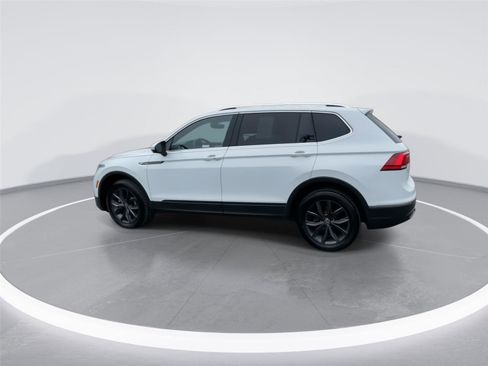 Used 2022 Volkswagen Tiguan SE w/ Panoramic Sunroof Package image 6