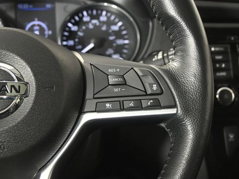 Used 2018 Nissan Rogue SV w/ Sun & Sound Touring Package AWD/4WD image 35