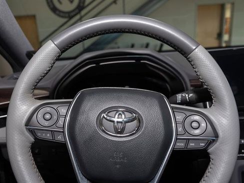 Used 2021 Toyota Avalon Limited image 9