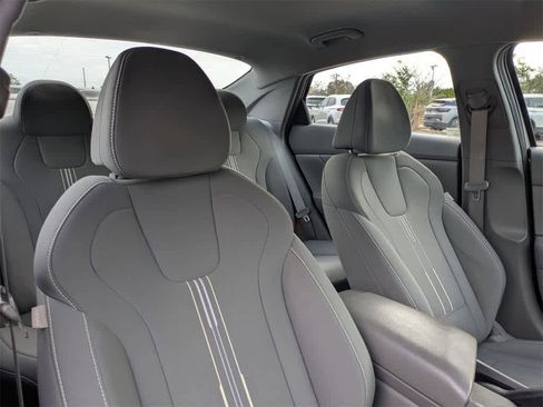 Certified 2023 Hyundai Elantra SEL image 6