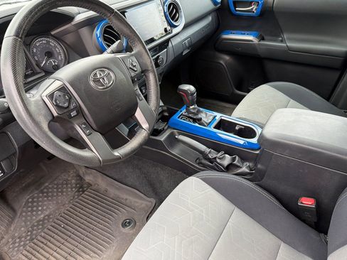 Used 2021 Toyota Tacoma TRD Off-Road w/ Technology Package AWD/4WD image 10