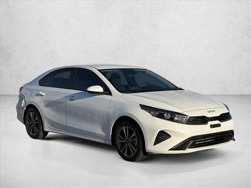 Used 2024 Kia Forte LXS image 3