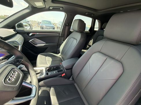 Certified 2025 Audi Q3 2.0T Premium w/ Convenience Package AWD/4WD image 4