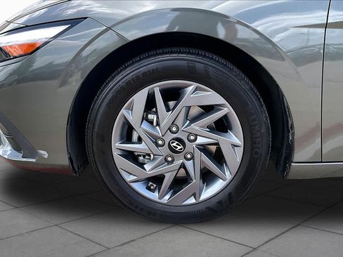 Certified 2024 Hyundai Elantra SEL FWD image 10