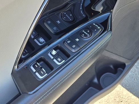 Used 2018 Kia Niro EX image 20