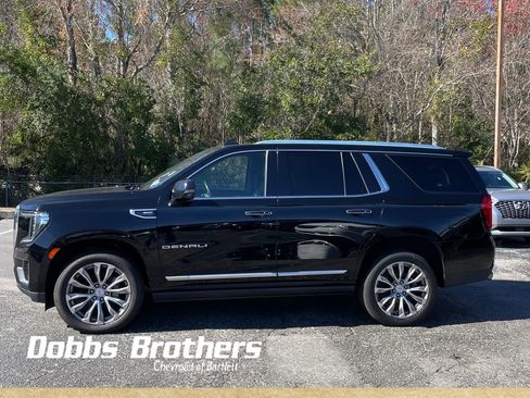 Used 2021 GMC Yukon Denali w/ Denali Premium Package image 2