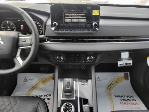 New 2025 Mitsubishi Outlander SEL Black Edition image 12