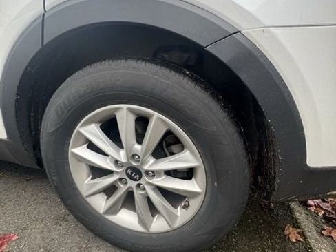 Used 2019 Kia Sorento LX w/ LX Convenience Package image 8