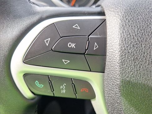 Used 2017 Jeep Cherokee Trailhawk AWD/4WD image 23