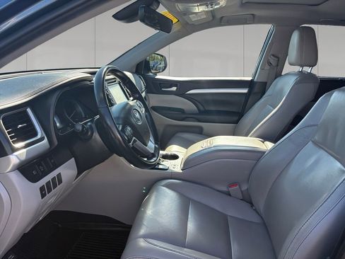 Used 2019 Toyota Highlander XLE AWD/4WD image 10