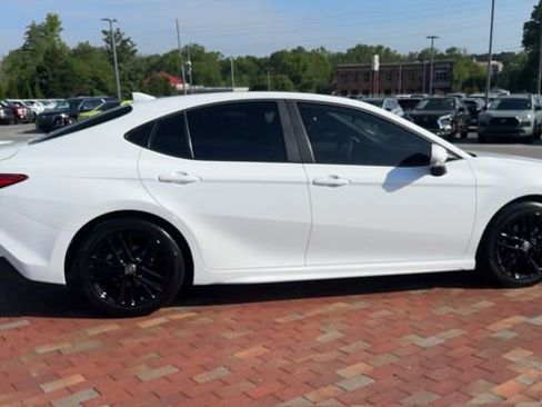 Used 2025 Toyota Camry SE w/ Convenience Package FWD image 3