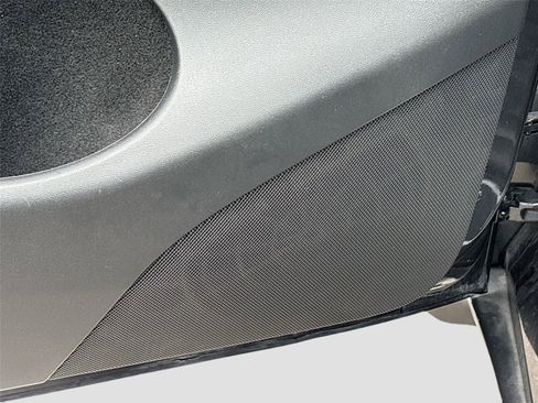 Used 2024 Tesla Model Y 2WD image 19