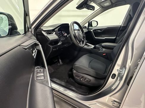Used 2025 Toyota RAV4 XLE AWD/4WD image 3
