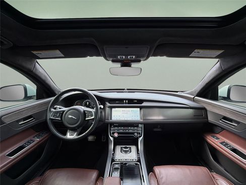 Used 2019 Jaguar XF S AWD/4WD image 21