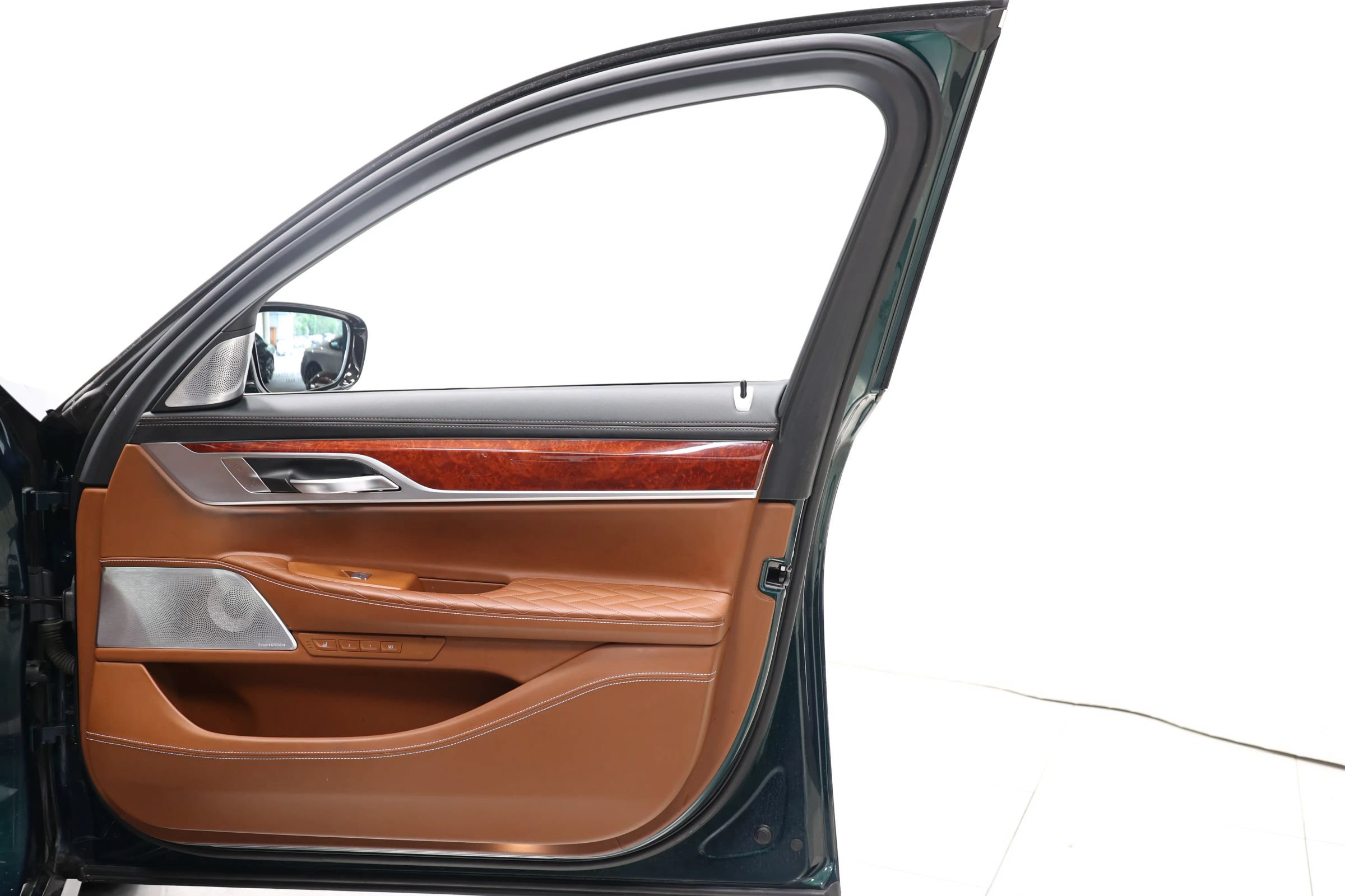 Used 2022 BMW ALPINA B7 xDrive w/ Luxury Rear Seating Package AWD/4WD image 93