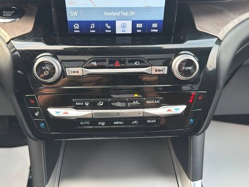 Used 2023 Ford Explorer Platinum w/ Technology Package AWD/4WD image 21