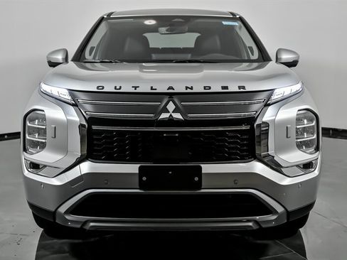 New 2025 Mitsubishi Outlander SE image 4