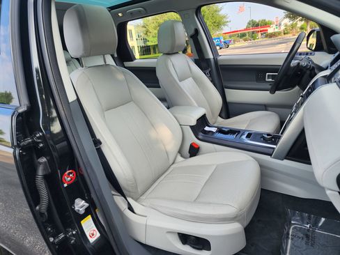 Used 2018 Land Rover Discovery Sport HSE AWD/4WD image 16