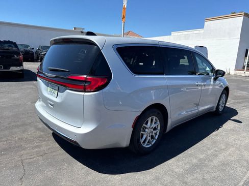 Used 2024 Chrysler Pacifica Touring-L FWD image 13