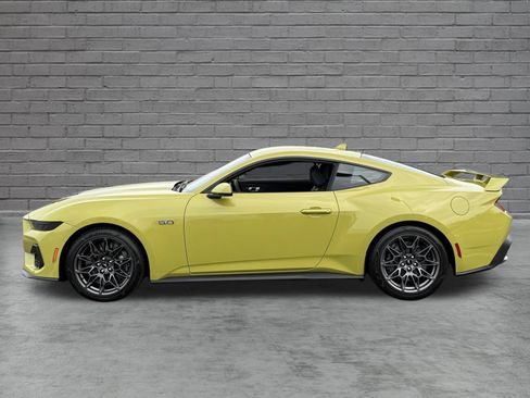 Used 2025 Ford Mustang GT Premium w/ GT Performance Package RWD image 5