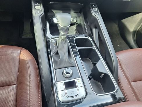 Used 2024 Kia Telluride EX w/ EX Captain's Chair Package image 18