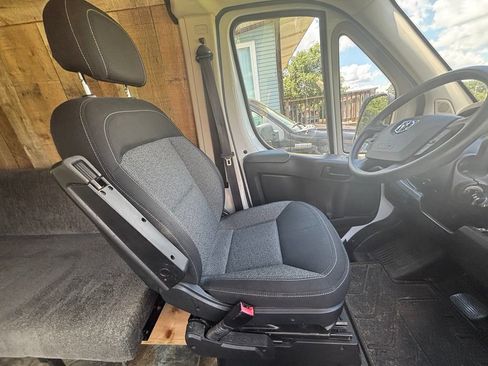 Used 2014 RAM ProMaster 2500 w/ Premium Appearance Group FWD image 8