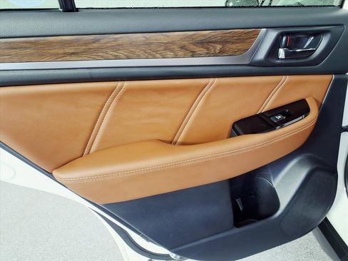 Used 2019 Subaru Outback 2.5i Touring w/ Popular Package #3A image 11