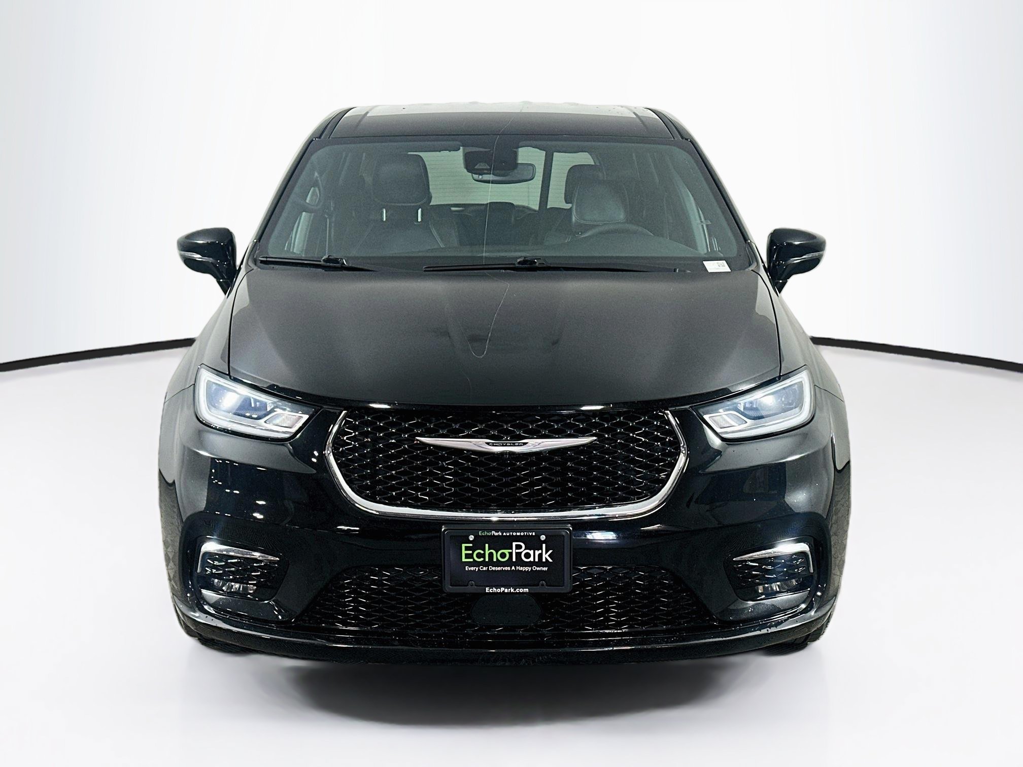 Used 2025 Chrysler Pacifica Select FWD image 2