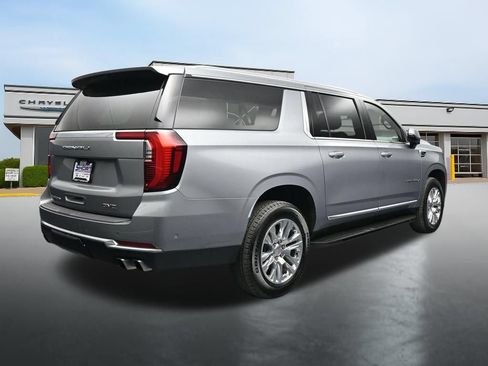 Used 2025 GMC Yukon XL Denali AWD/4WD image 5