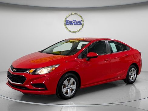 Used 2018 Chevrolet Cruze LS FWD image 1
