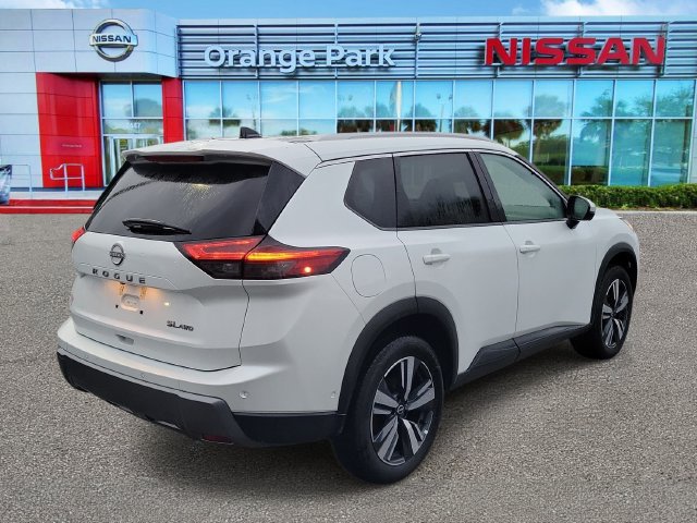 Used 2026 Nissan Rogue SL AWD/4WD image 2