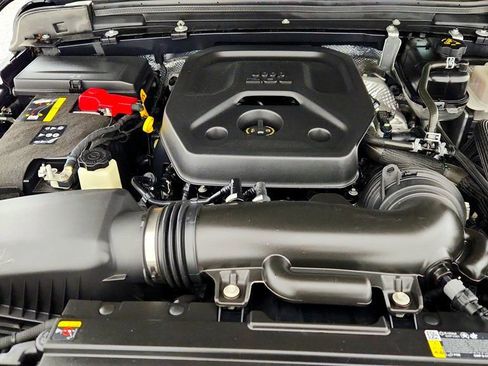 Used 2025 Jeep Wrangler Sahara image 26