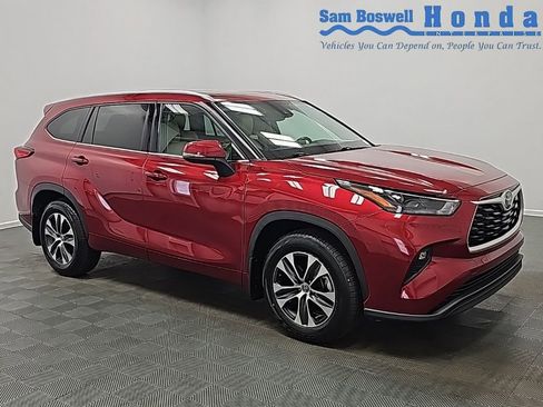 Used 2022 Toyota Highlander XLE image 1