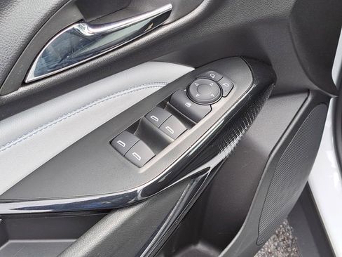 Certified 2025 Chevrolet Trax LT FWD image 23