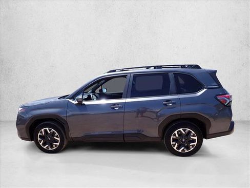 Used 2025 Subaru Forester Premium AWD/4WD image 2