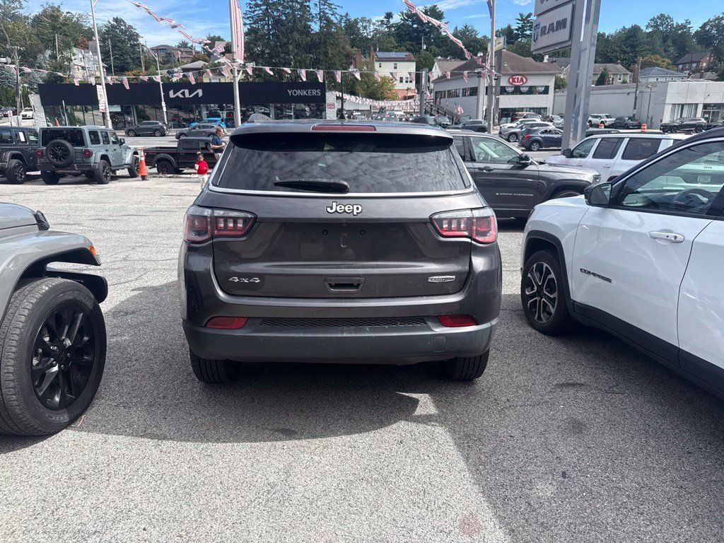 Used 2019 Jeep Compass Latitude w/ Cold Weather Group AWD/4WD image 4