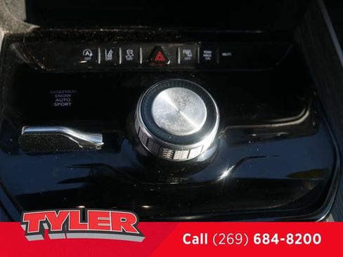 Used 2023 Jeep Wagoneer L Series II image 36