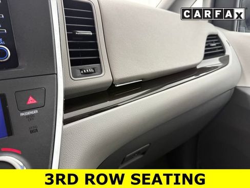 Used 2019 Toyota Sienna XLE w/ Entertainment Package FWD image 21