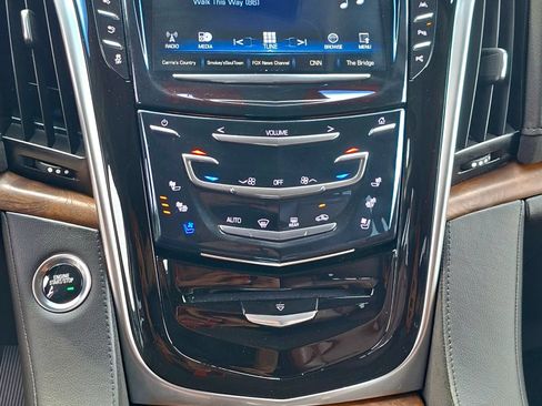 Used 2020 Cadillac Escalade Luxury AWD/4WD image 21