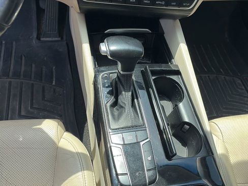 Used 2017 Kia Cadenza Premium image 22