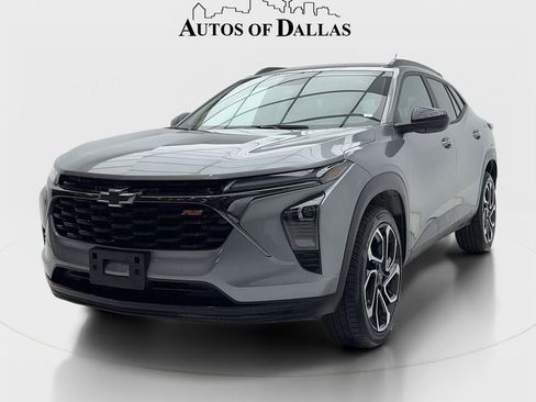 Used 2025 Chevrolet Trax RS w/ Sunroof Package image 3