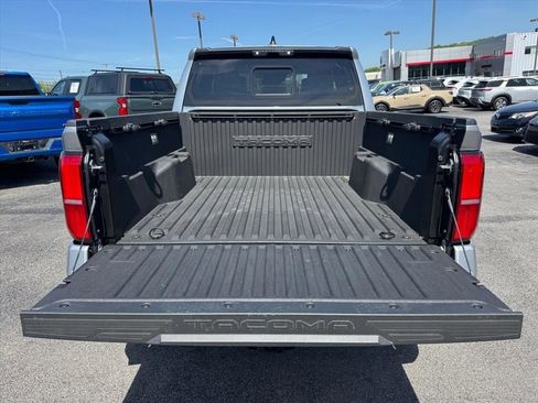 Certified 2025 Toyota Tacoma SR5 AWD/4WD image 17