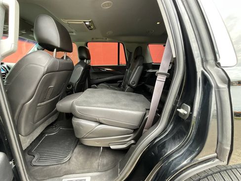 Used 2017 Cadillac Escalade Luxury AWD/4WD image 14