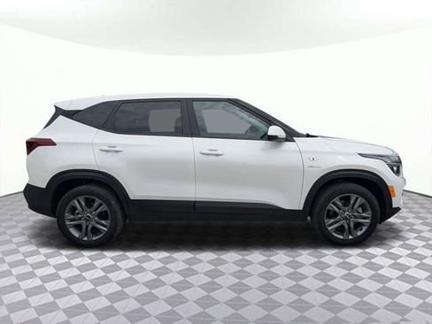 Used 2022 Kia Seltos LX AWD/4WD image 3